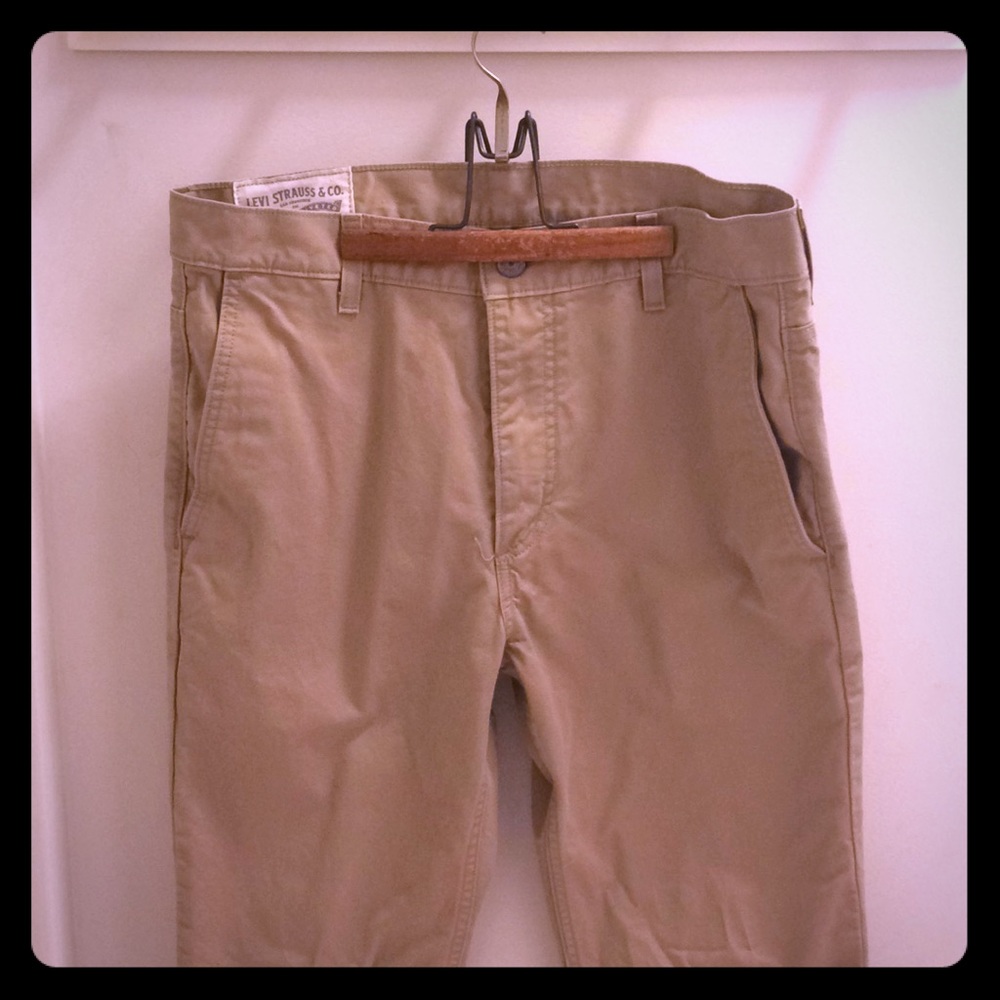 Men’s Levi’s in khaki